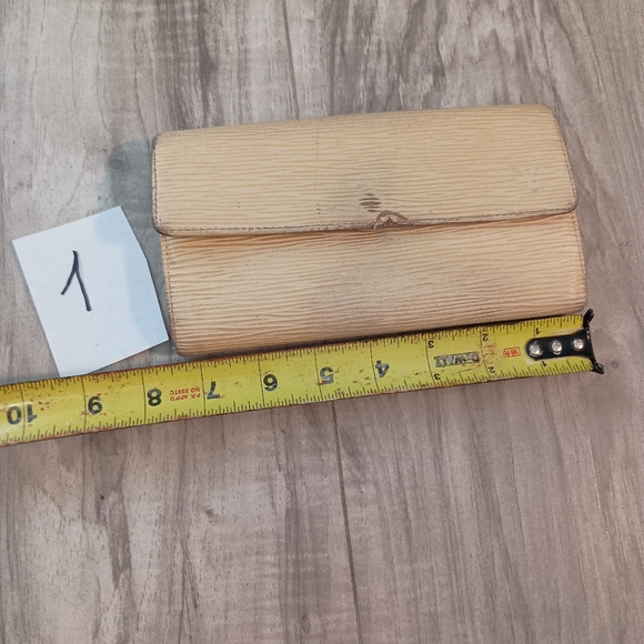 LOUIS VUITTON Yellow Epi Leather Bi Fold Long Wallet Purse Women's - Picture 13 of 14